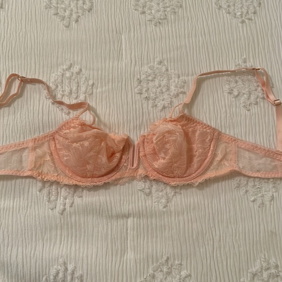 Pink lace bra - Picture 2 of 8